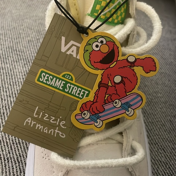 VANS | SESAME STREET LIZZIE ARMANTO | WOMENS size 7.5 | MEN Size 6 - Picture 4 of 5
